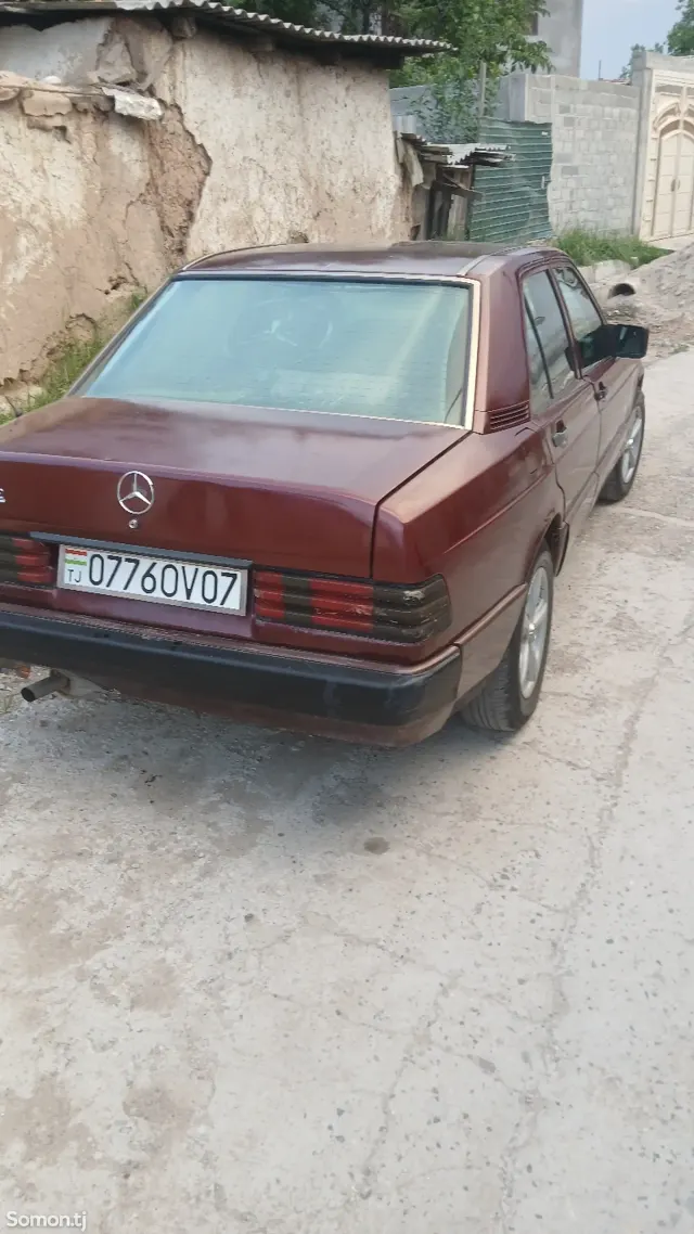 Mercedes-Benz W124 1992 · 2.0 MT