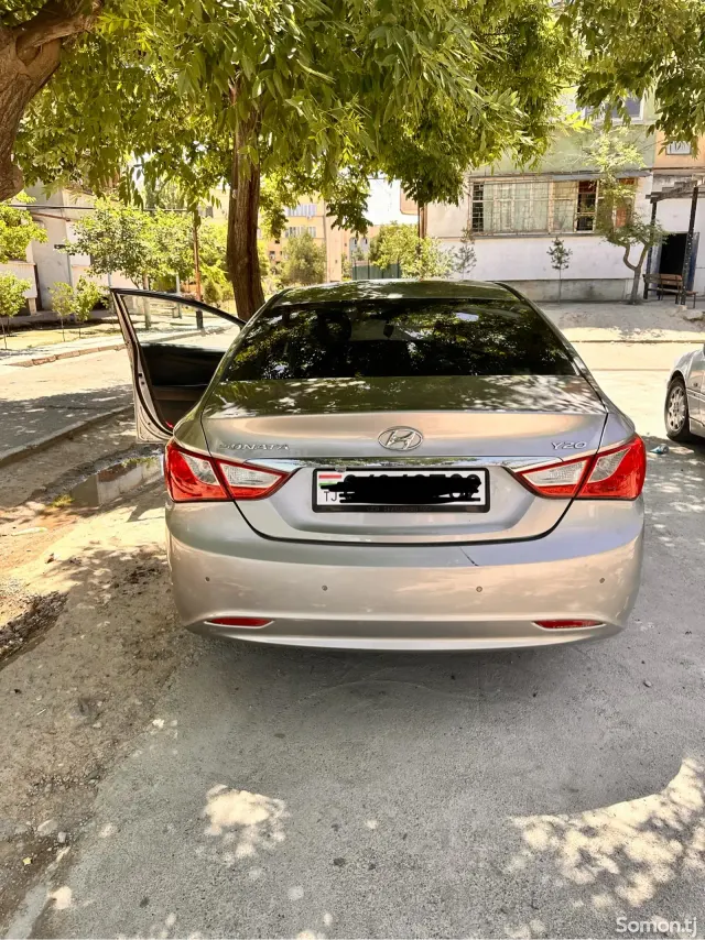 Hyundai Elantra 2010 · 2.0 AT