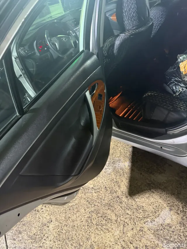 Toyota Camry 2008 · 2.4 AT