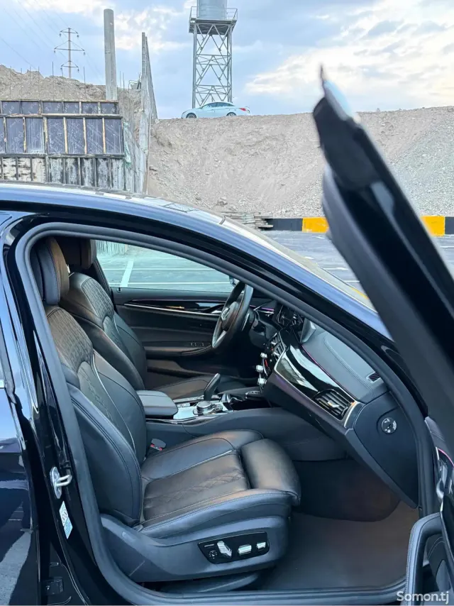 BMW 5 series 2018 · 2.0 CVT