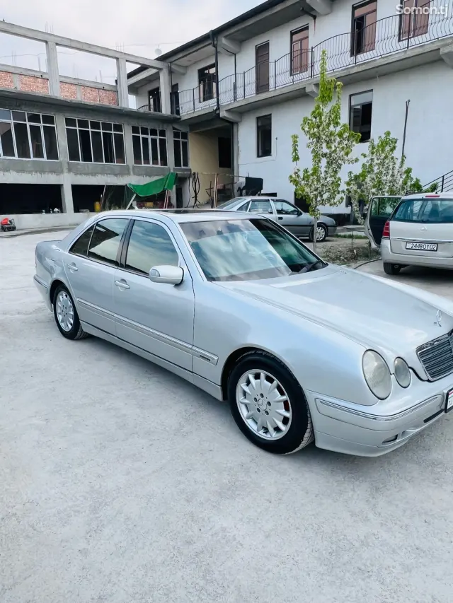 Mercedes-Benz E class 2000 · 2.8 AT