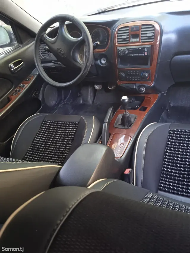 Hyundai Sonata 2003 · 1.8 MT