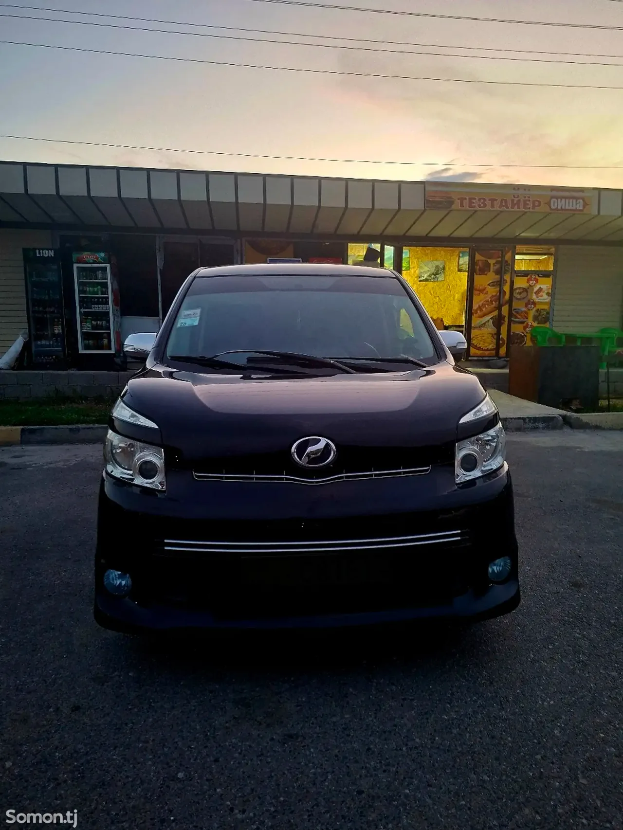 Toyota Voxy 2009 · 2.0 AT