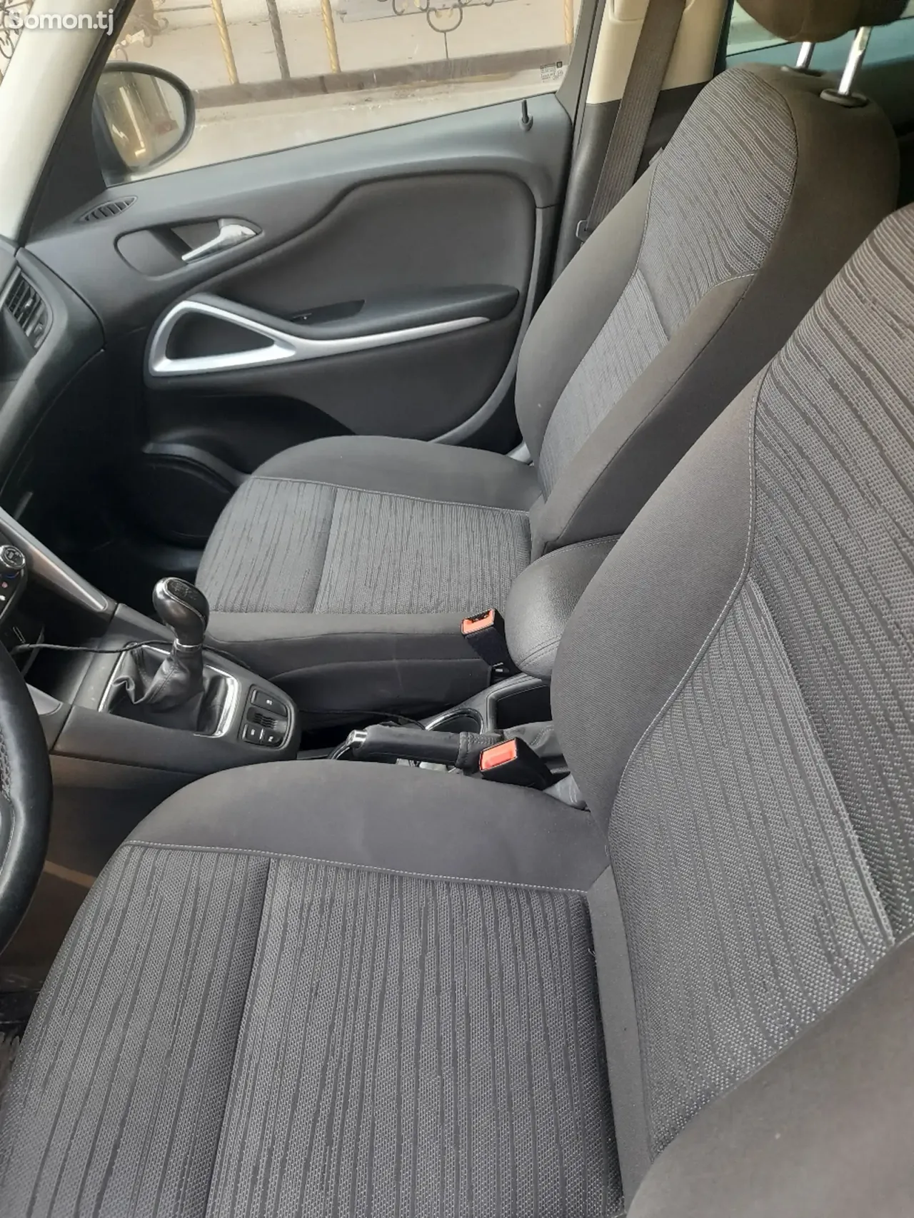 Opel Zafira 2015 · 2.0 MT