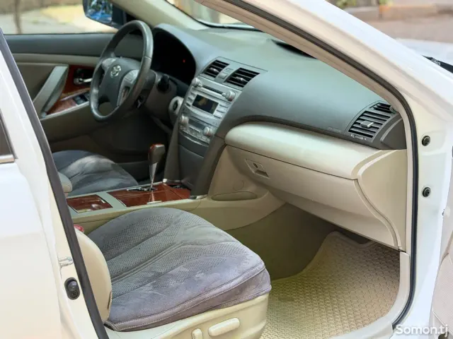 Toyota Camry 2010 · 2.5 AT