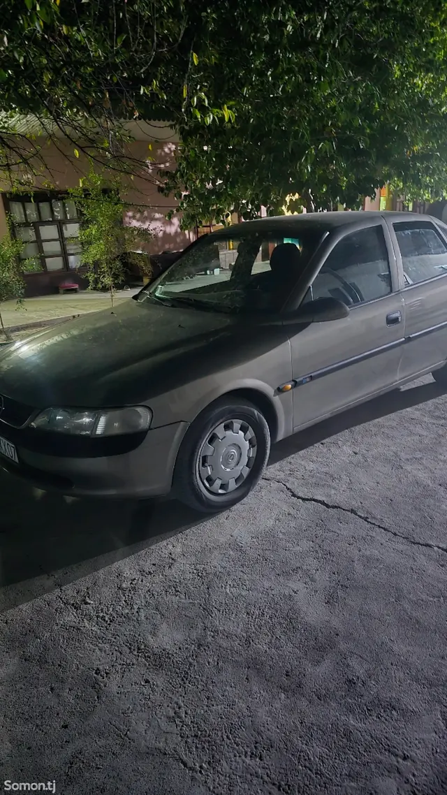Opel Vectra B 1996 · 1.6 MT