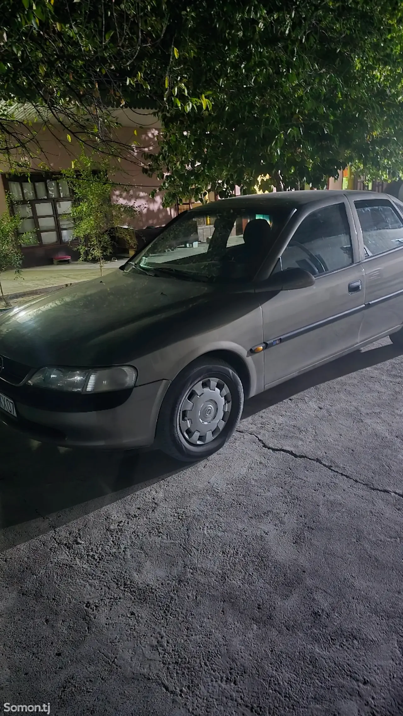 Opel Vectra B 1996 · 1.6 MT