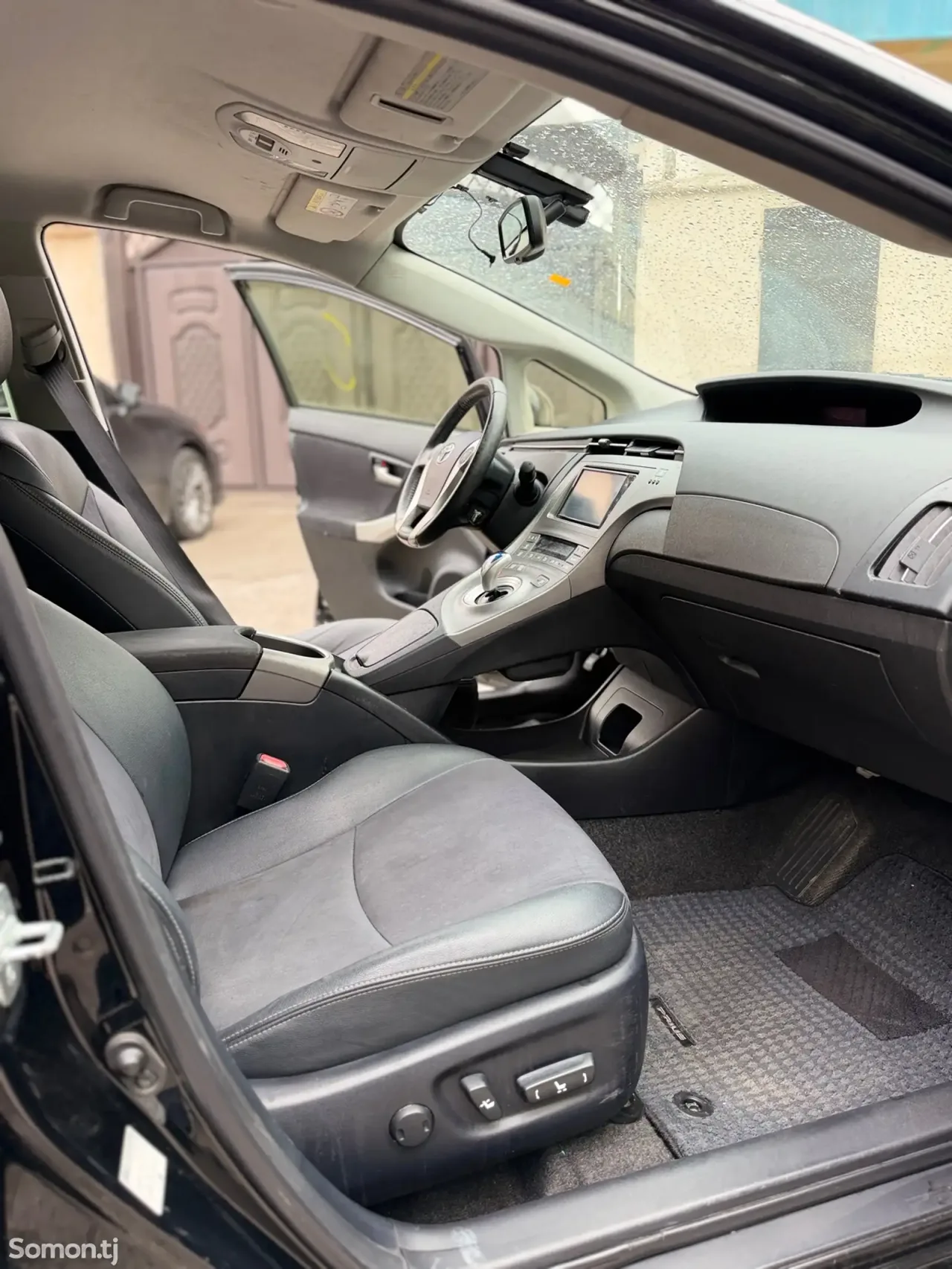 Toyota Prius 2014 · 1.8 AT