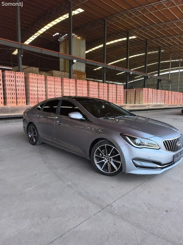 Hyundai Aslan 2014 · 3.3 AT