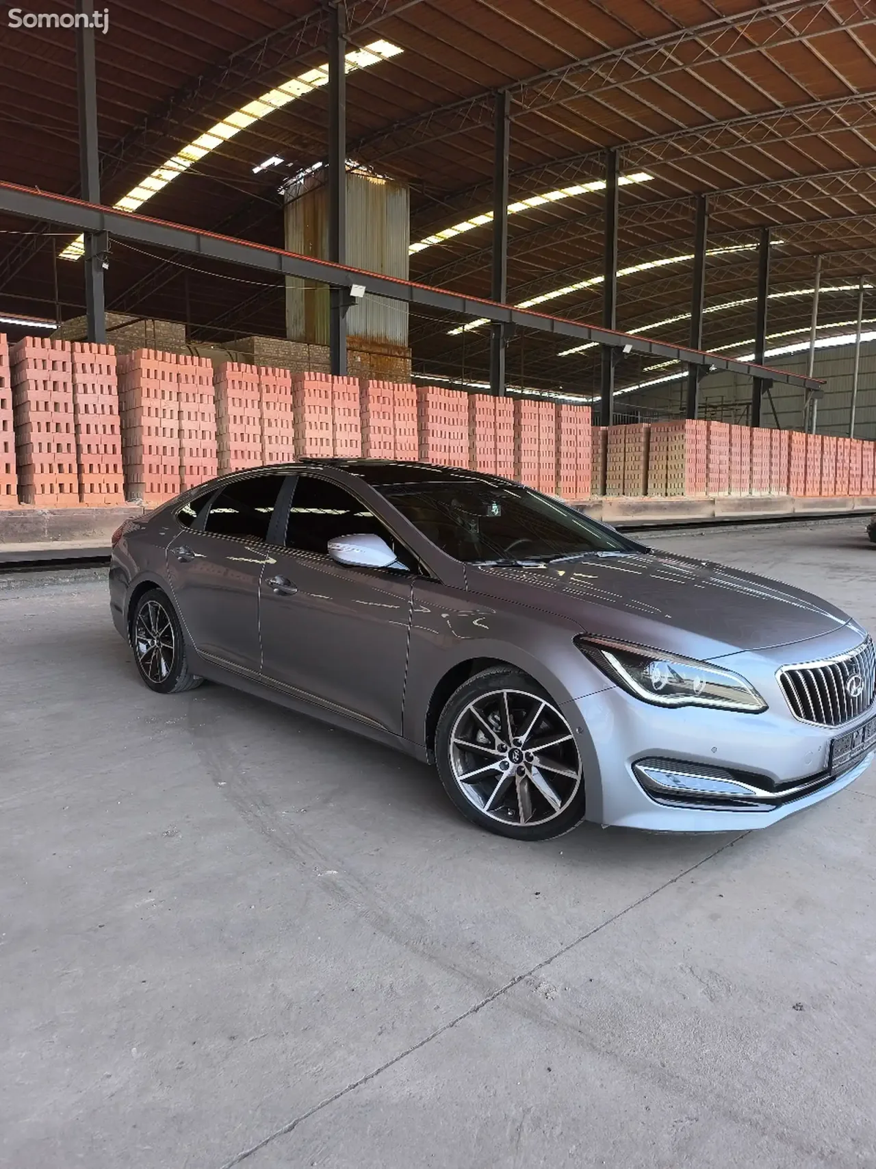 Hyundai Aslan 2014 · 3.3 AT