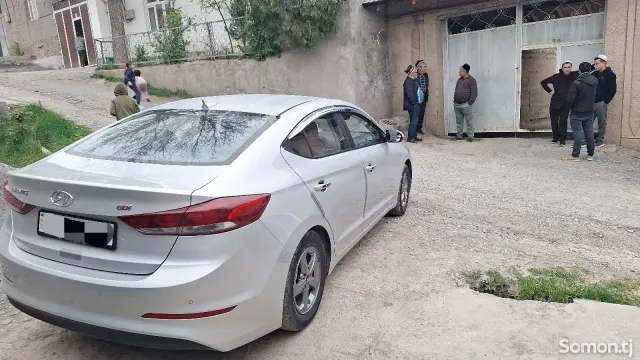 Hyundai Avante 2016 · 1.6 AT