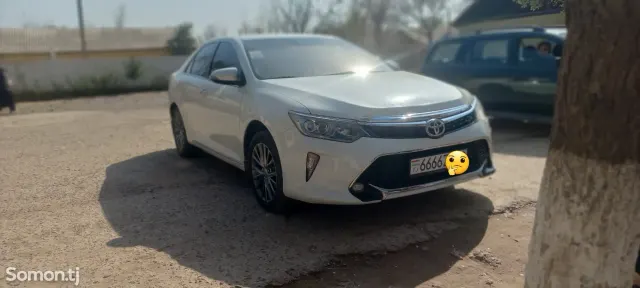 Toyota Camry 2015 · 2.0 AT