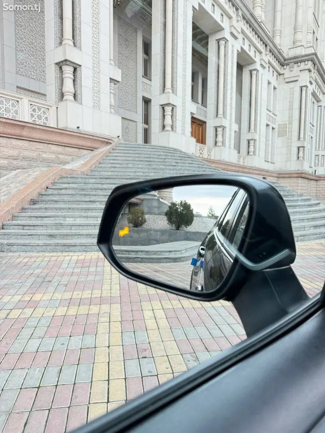 Toyota RAV 4 2021 · 2.5 AT