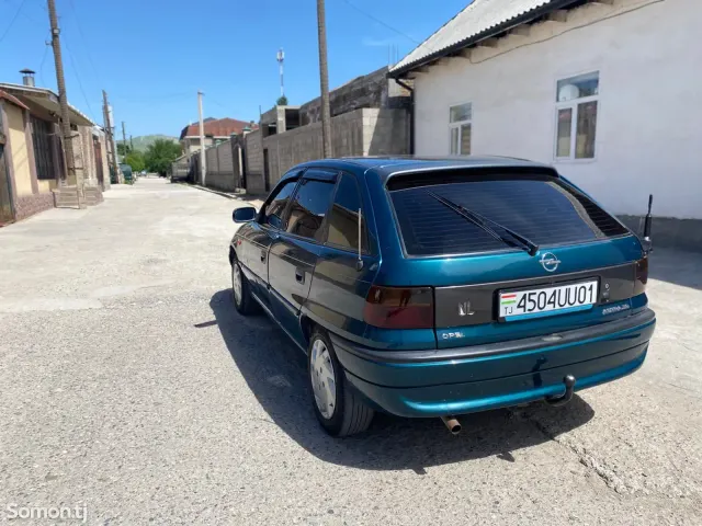 Opel Astra F 1998 · 1.6 MT