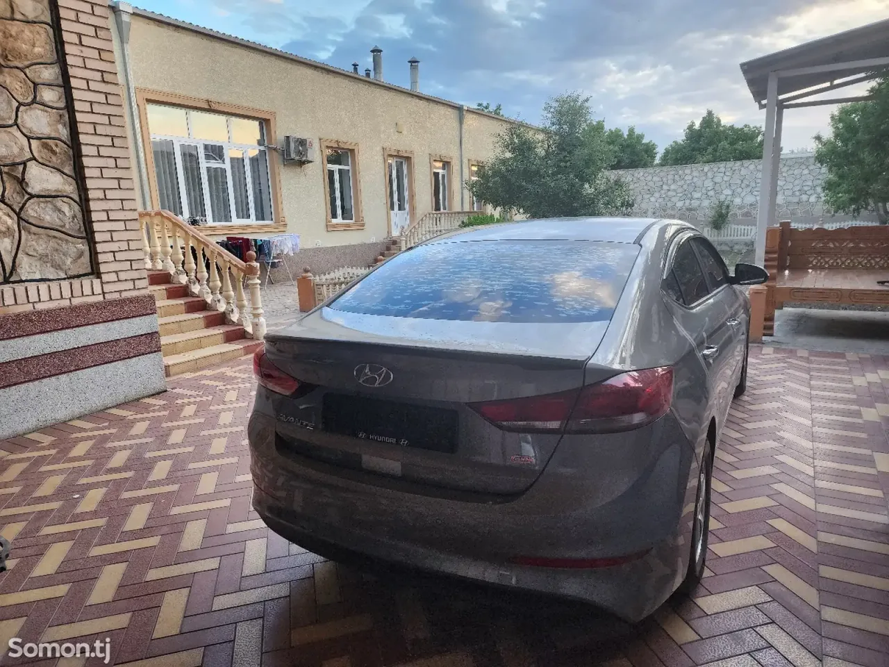 Hyundai Avante 2016 · 1.6 AT