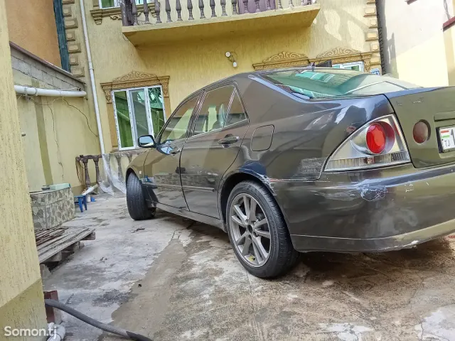 Lexus IS series 2001 · 2.0 MT