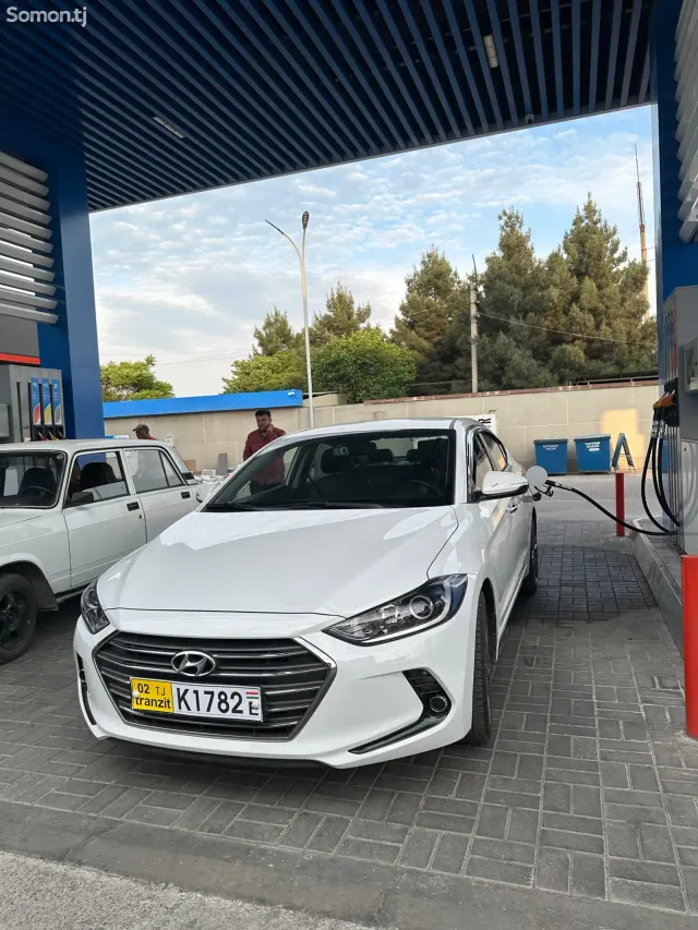 Hyundai Avante 2015 · 1.6 AT