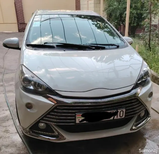 Toyota Aqua 2014 · 1.5 AT