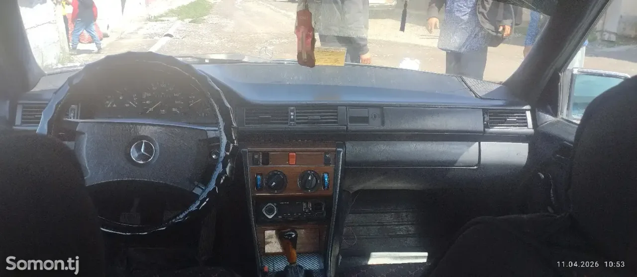Mercedes-Benz W124 1992 · 2.0 MT