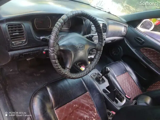 Hyundai Sonata 2002 · 2.0 MT