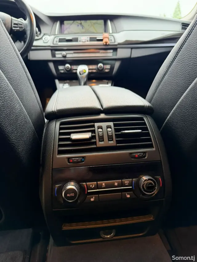 BMW 5 series 2015 · 2.0 AT