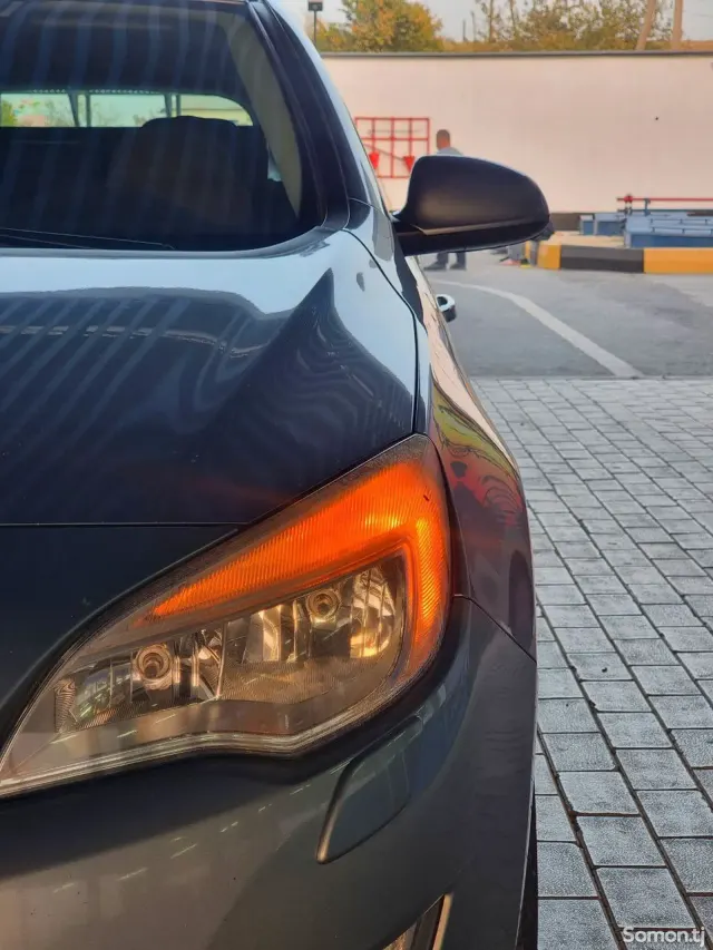 Opel Astra J 2012 · 1.8 MT