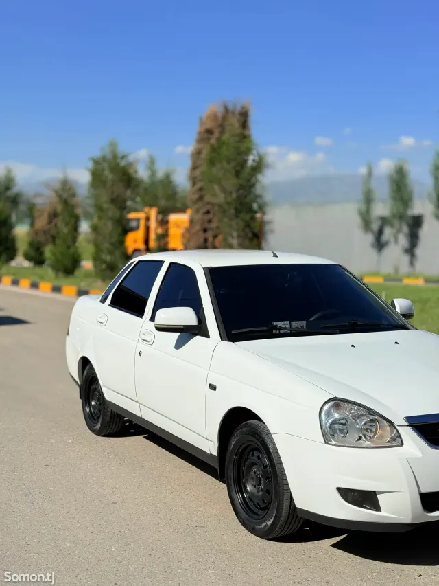 Lada (ВАЗ) Priora 2015 · 1.8 MT