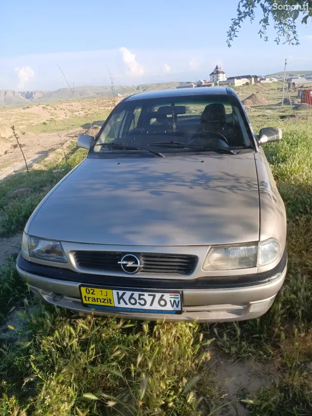 Opel Astra F 2001 · 1.6 MT