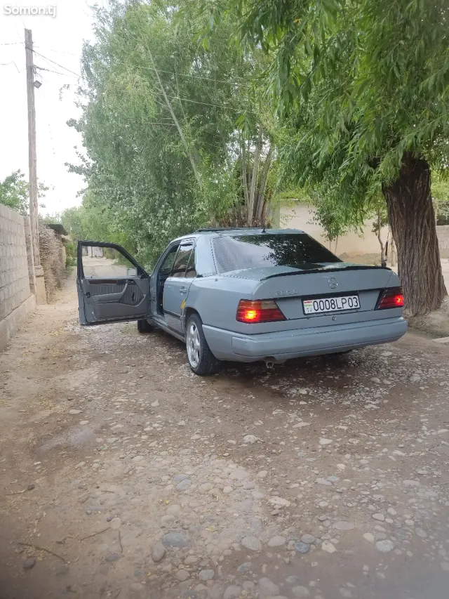 Mercedes-Benz W124 1995 · 2.0 MT