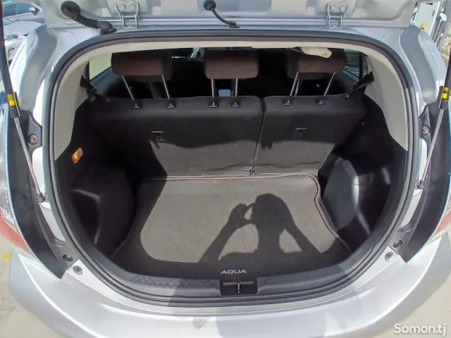 Toyota Aqua 2015 · 1.5 AT