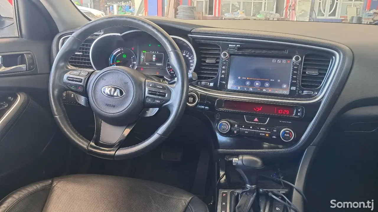 Kia K5 2015 · 2.0 AT