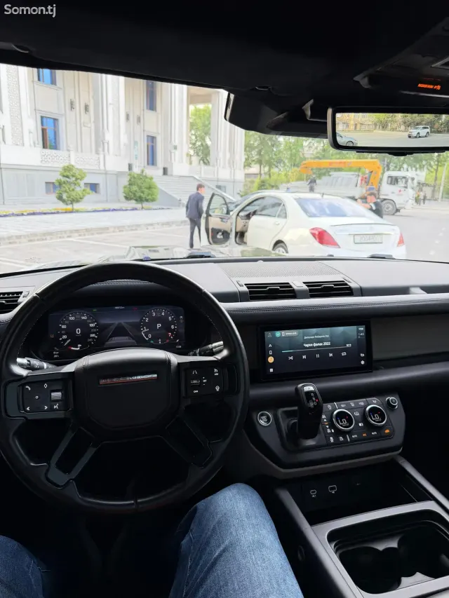 Land Rover Defender 2021 · 3.0 AT