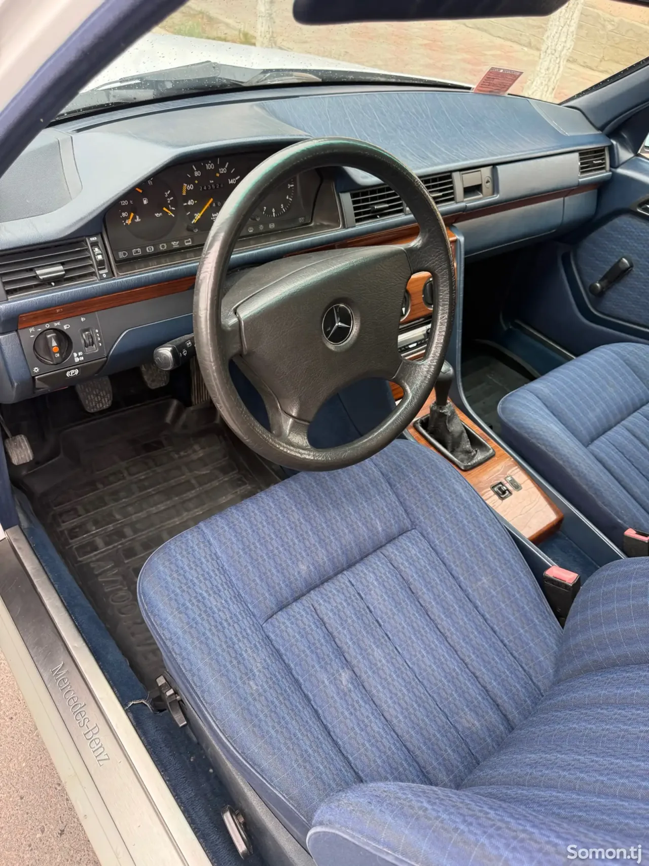Mercedes-Benz W124 1991 · 2.0 MT