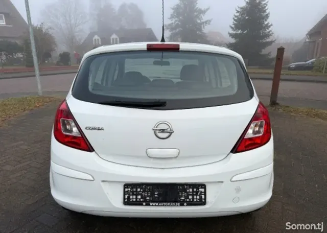 Opel Corsa 2015 · 1.4 MT
