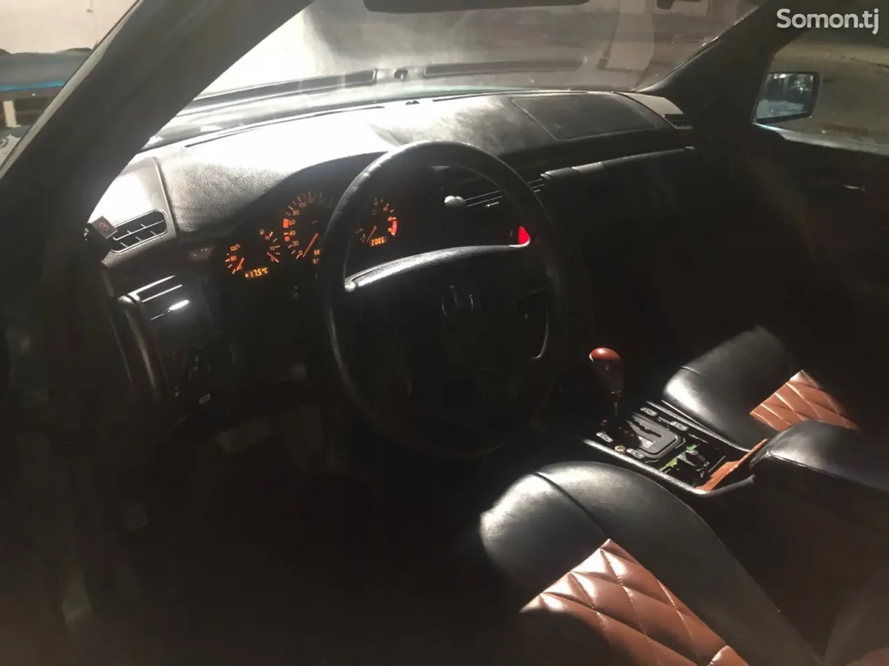 Mercedes-Benz E class 1995 · 2.0 AT