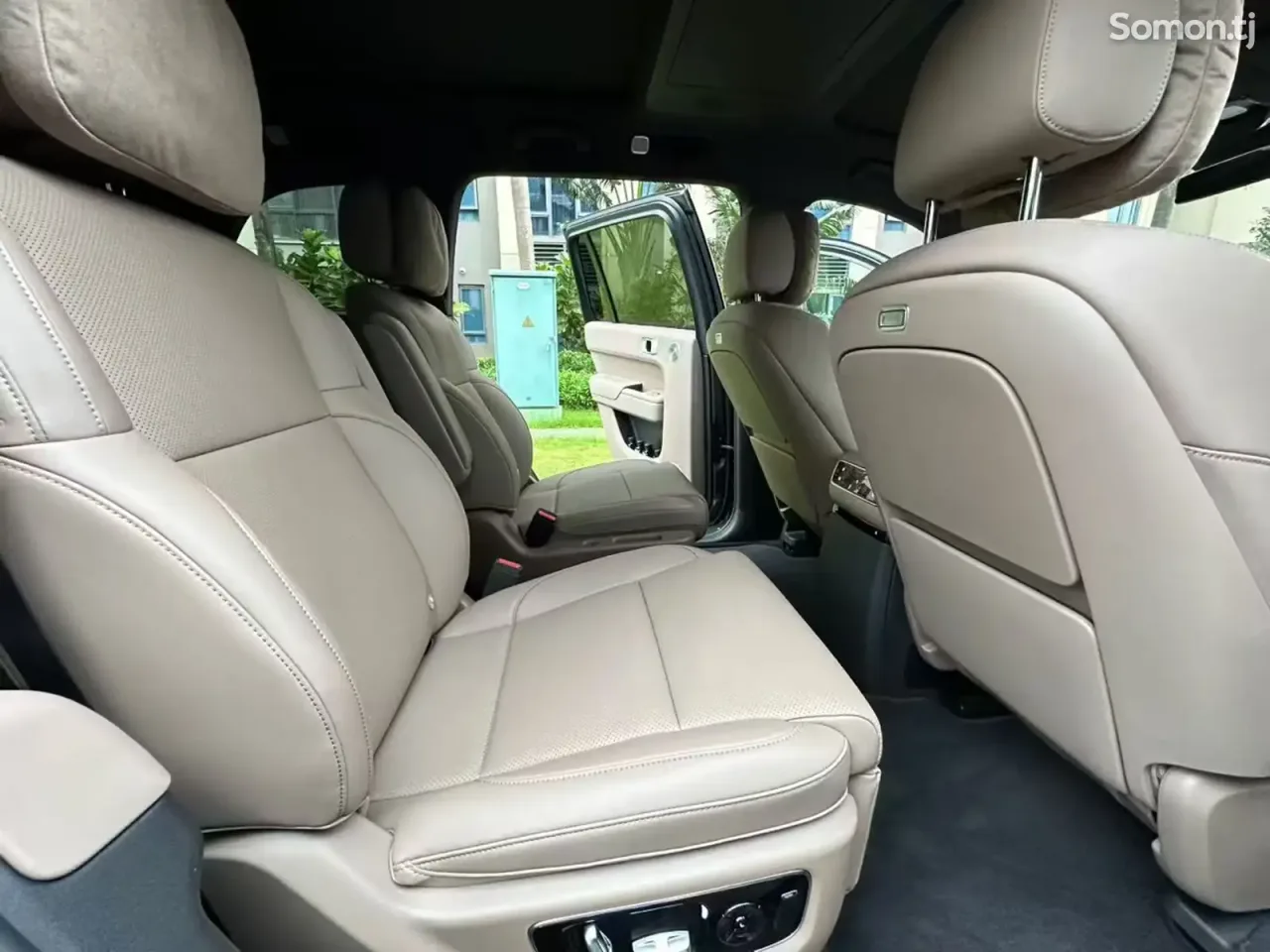 Li Auto (Lixiang) L9 2025 · AT