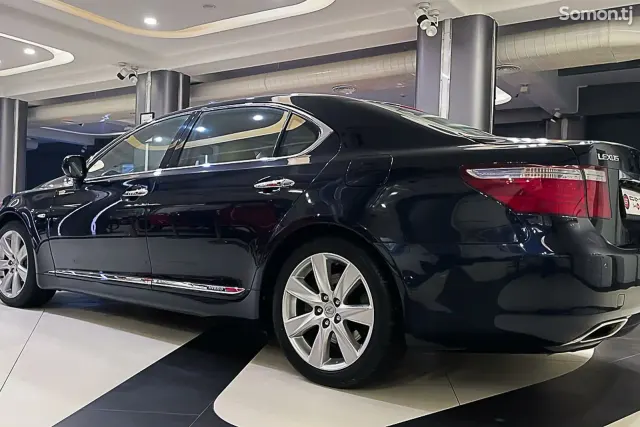 Lexus LS series 2009 · 4.5 AT