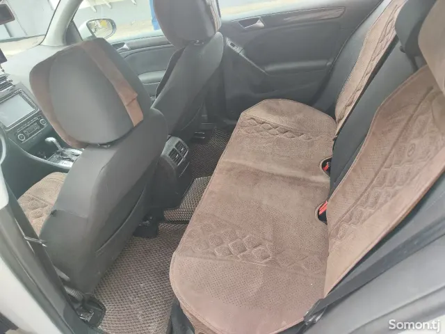 Volkswagen Golf 2011 · 2.0 AT
