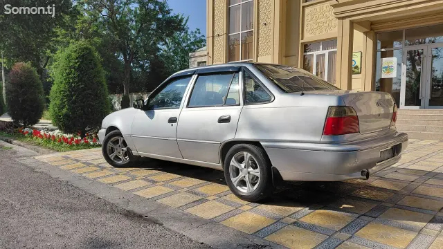 Daewoo Nexia 1995 · 1.6 MT
