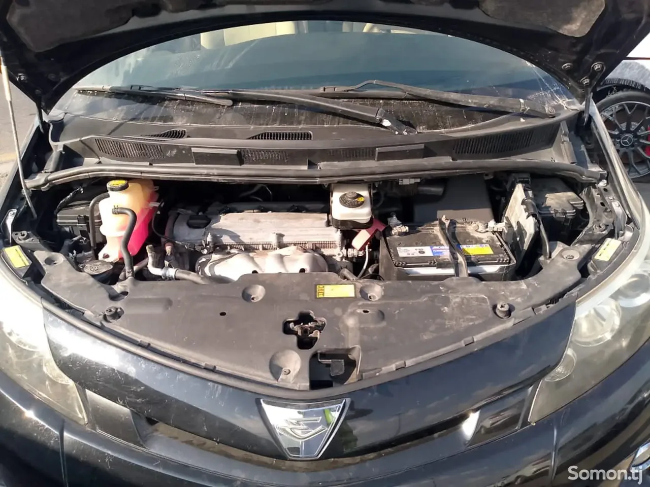 Toyota Estima 2014 · 2.4 AT