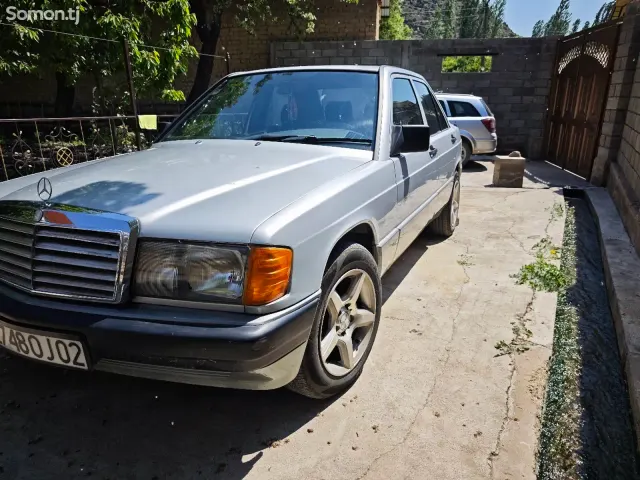 Mercedes-Benz W201 1992 · 1.8 MT