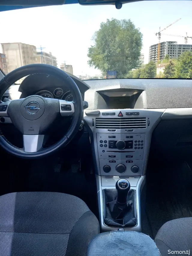 Opel Astra H 2009 · 1.4 MT