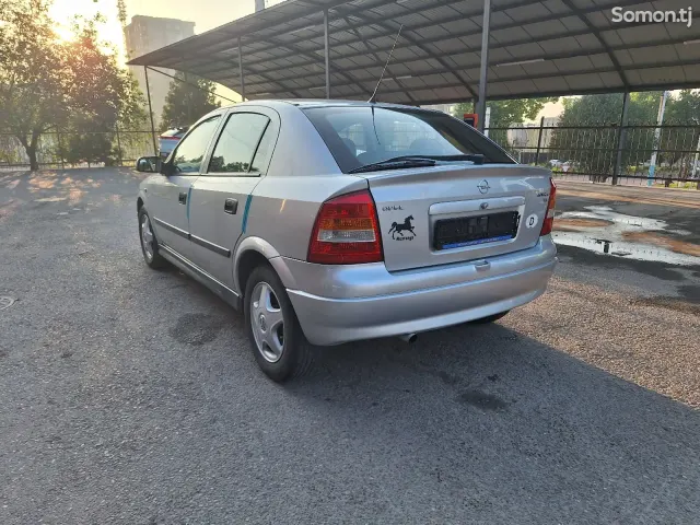 Opel Astra G 1999 · 1.6 MT