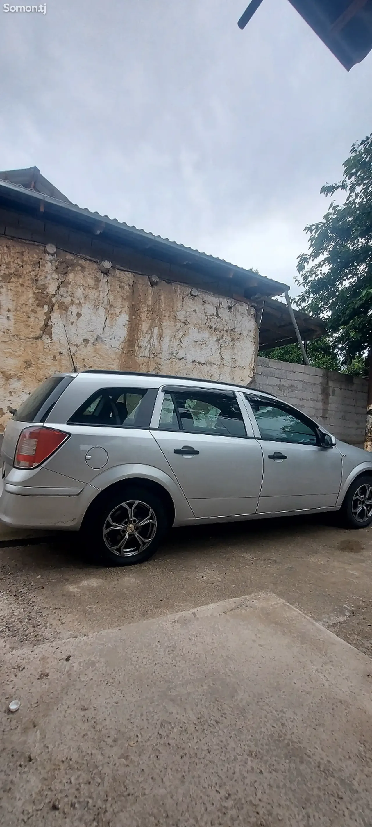 Opel Astra H 2011 · 1.6 MT