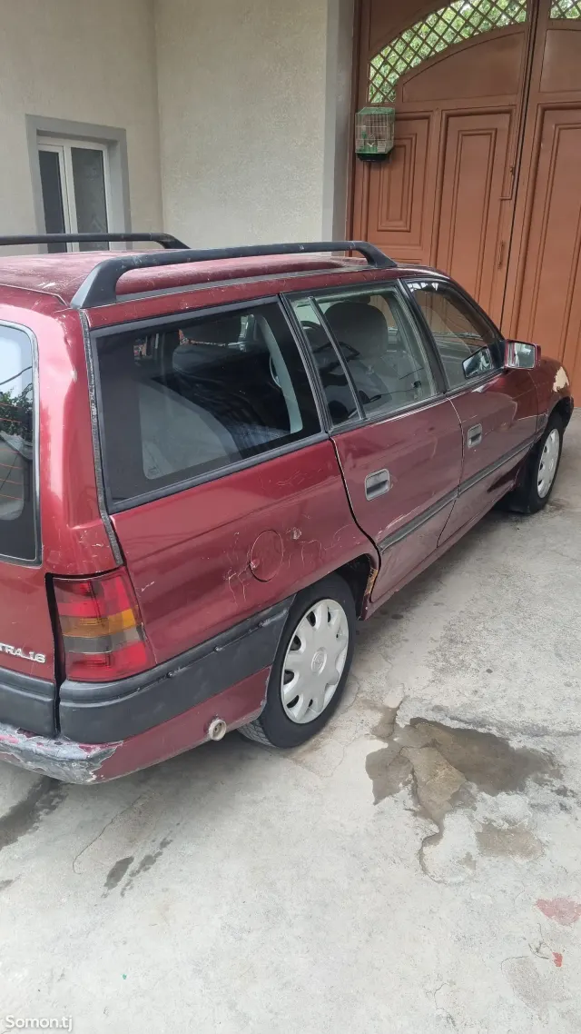 Opel Astra F 1992 · 1.6 MT