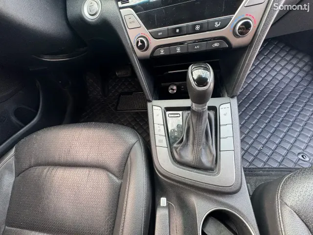 Hyundai Avante 2016 · 1.6 AT