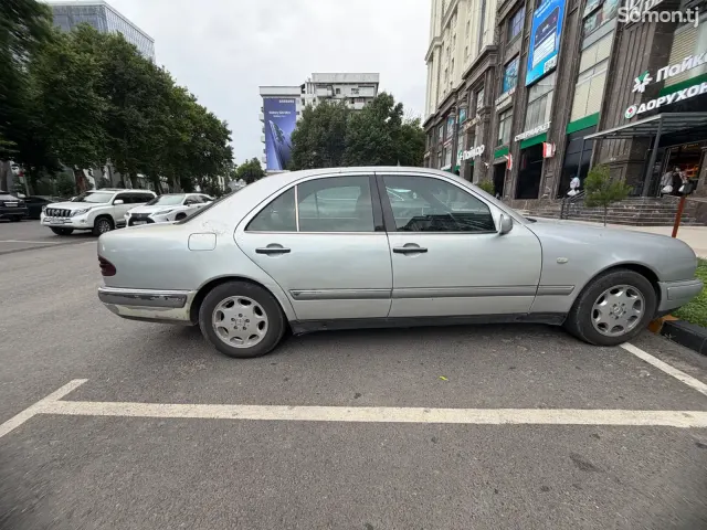 Mercedes-Benz E class 1997 · 2.3 AT