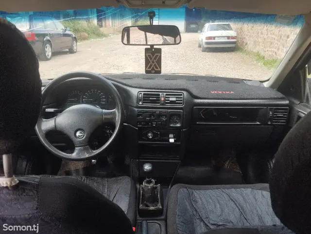 Opel Vectra A 1992 · 1.6 MT