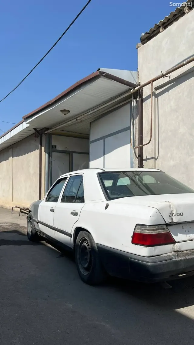 Mercedes-Benz W124 1989 · 2.0 MT