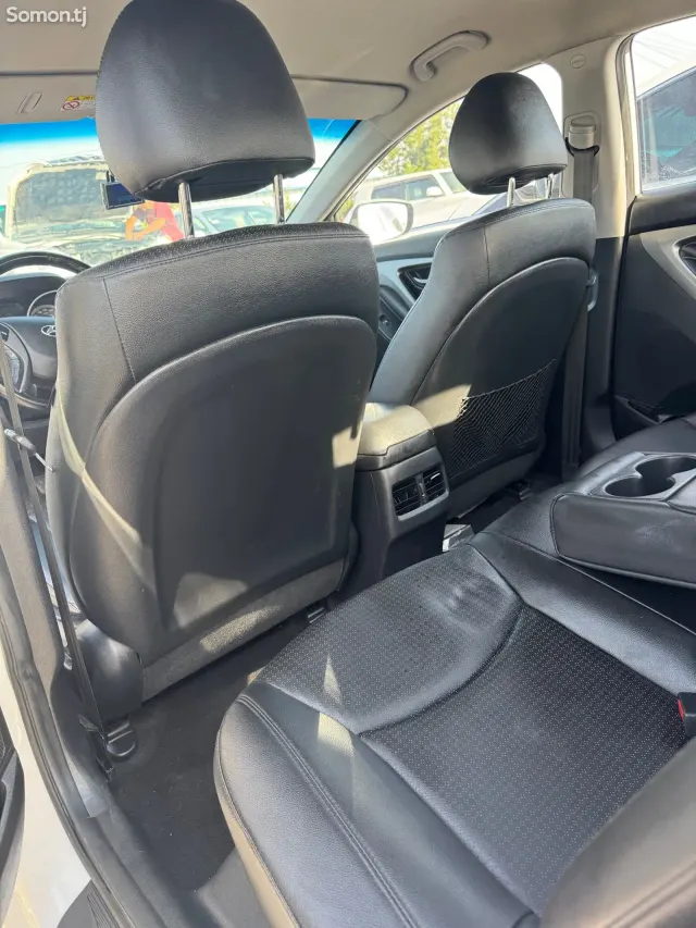 Hyundai Avante 2015 · 1.6 AT